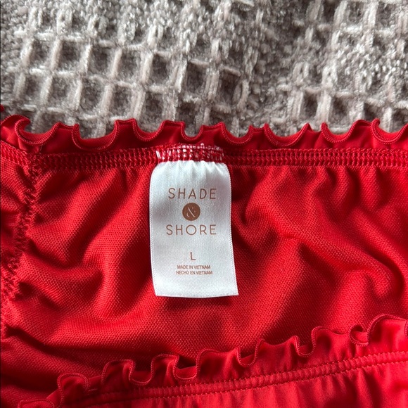 Shade & Shore Red Ruffled Bikini - Picture 2 of 3